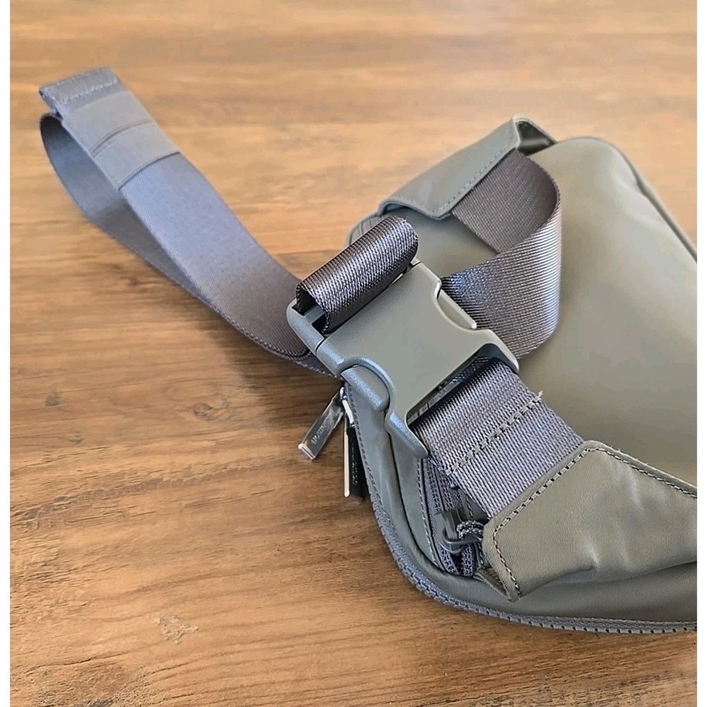 Lululemon Everywhere Adjustable Belt Bag 1L NWOT ONE SIZE Double Zip Top Gray - Picture 8 of 11